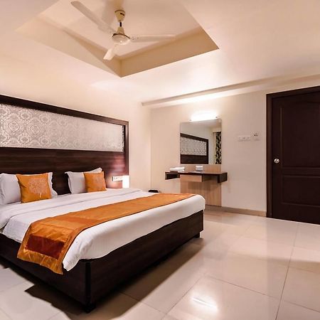 Hotel Veer Residency Panvel Exteriör bild