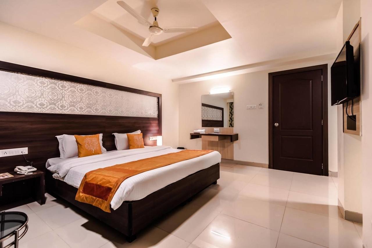 Hotel Veer Residency Panvel Exteriör bild