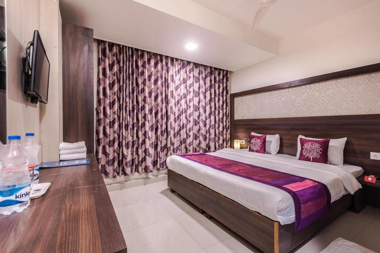 Hotel Veer Residency Panvel Exteriör bild