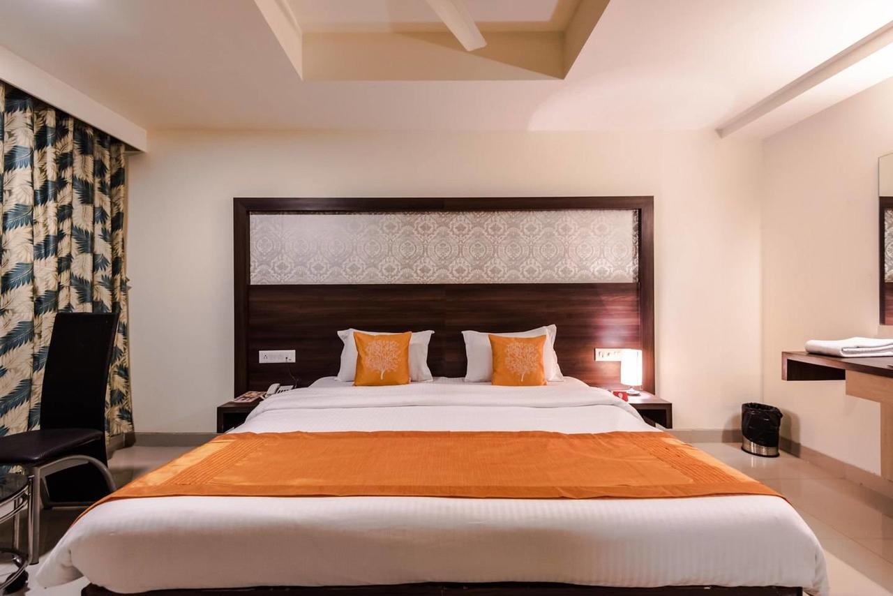Hotel Veer Residency Panvel Exteriör bild