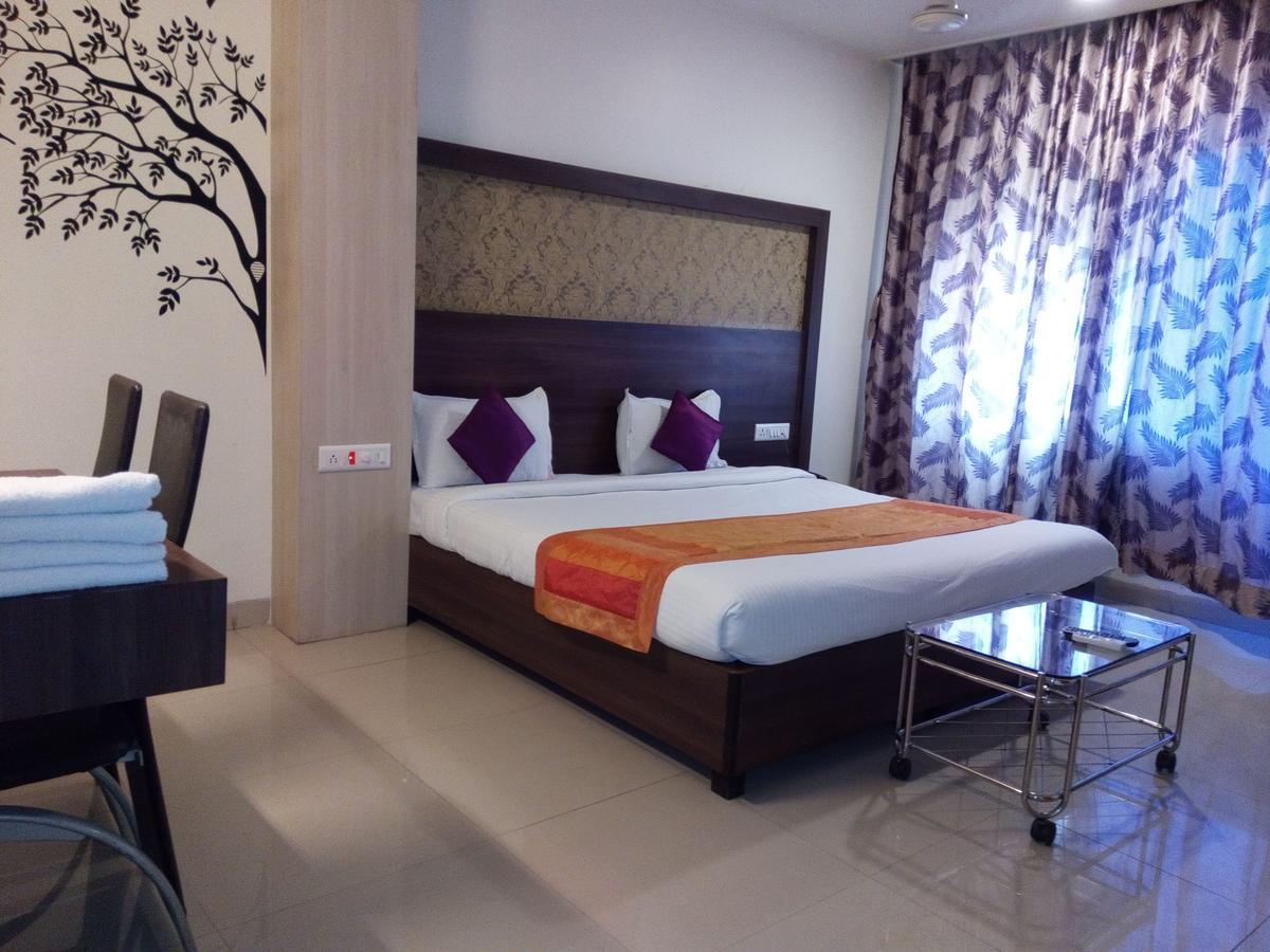 Hotel Veer Residency Panvel Exteriör bild