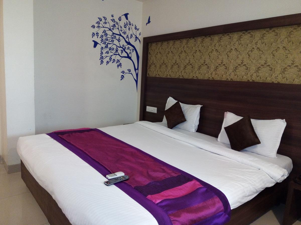 Hotel Veer Residency Panvel Exteriör bild