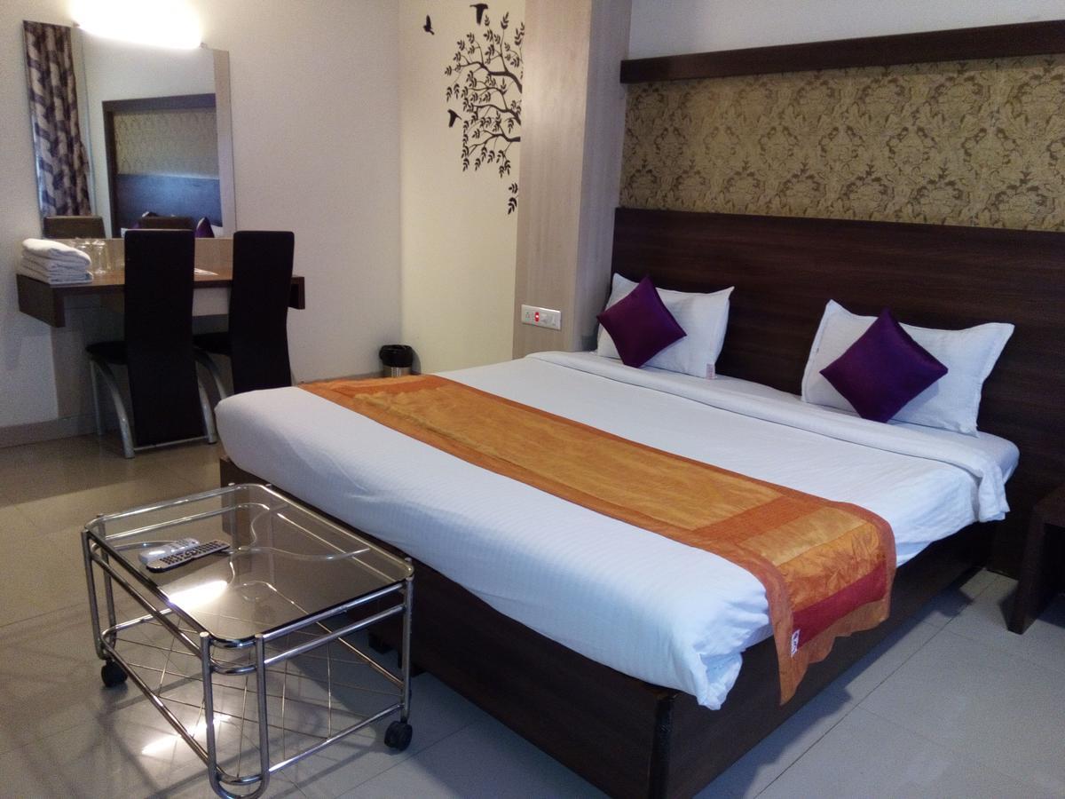 Hotel Veer Residency Panvel Exteriör bild