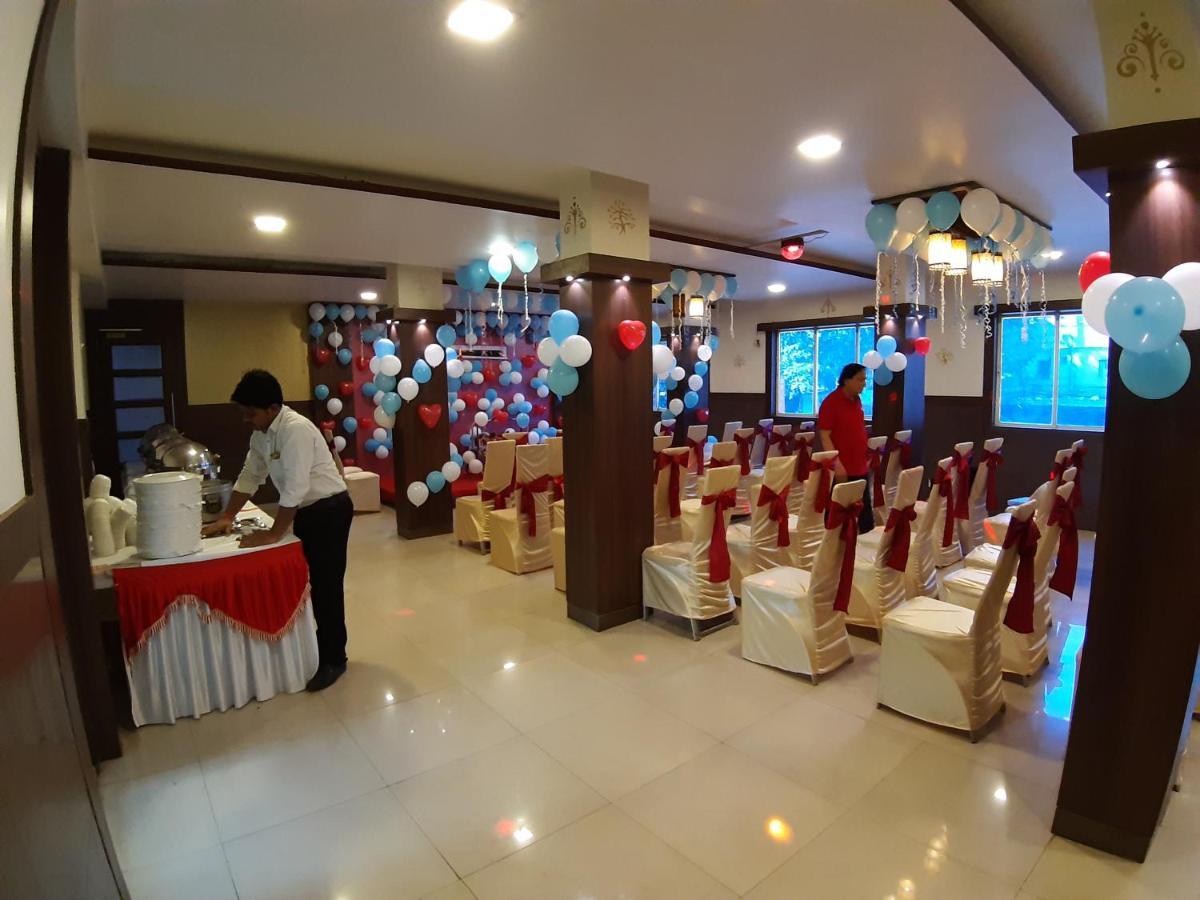 Hotel Veer Residency Panvel Exteriör bild